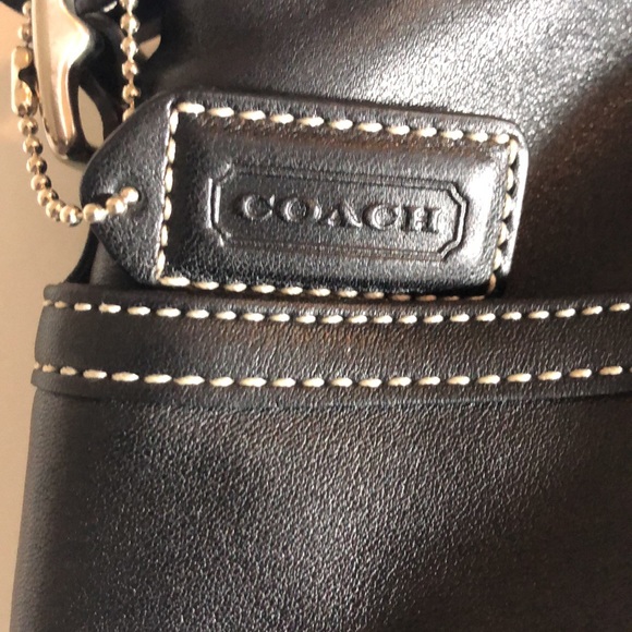 Coach leather shoulder bag with adjustable strap - Picture 5 of 8